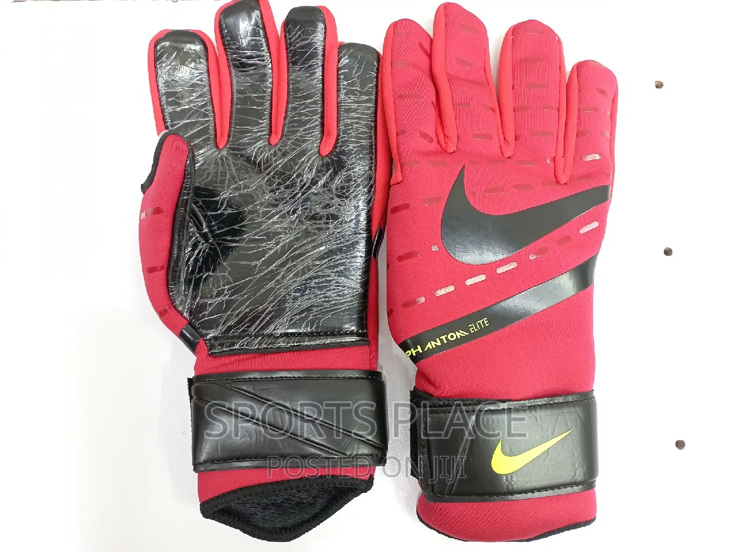 Nike Phantom Elite Goalkeeper Gloves