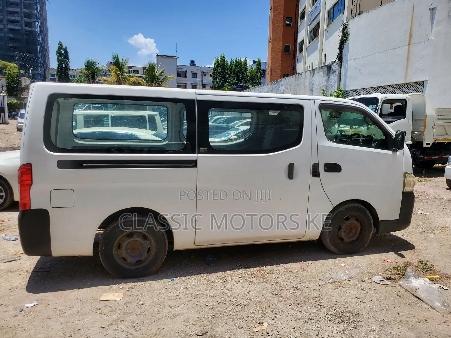 Nissan Caravan (Urvan) 2017 White