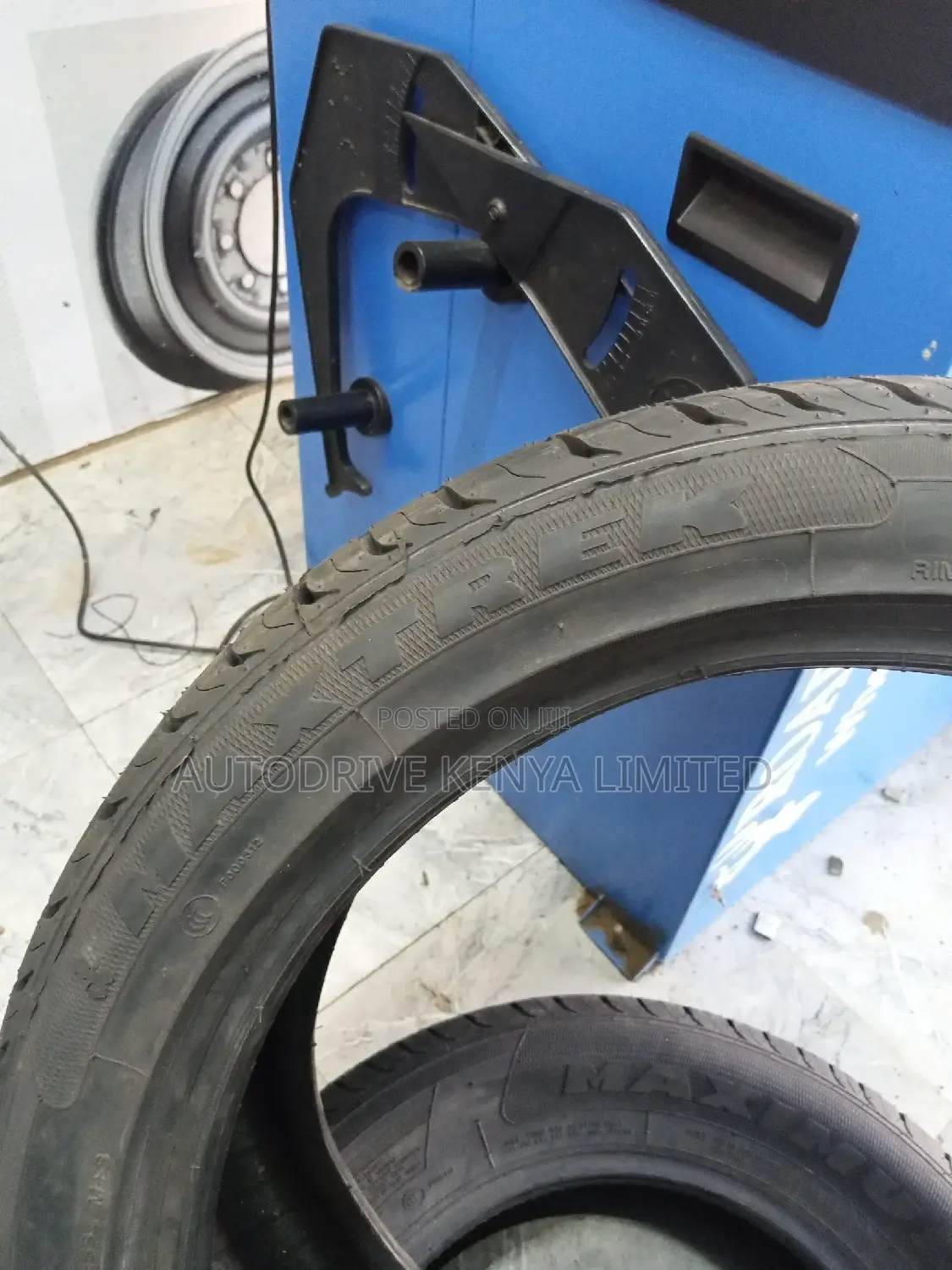 245/40r18 Maxtrek Tyre