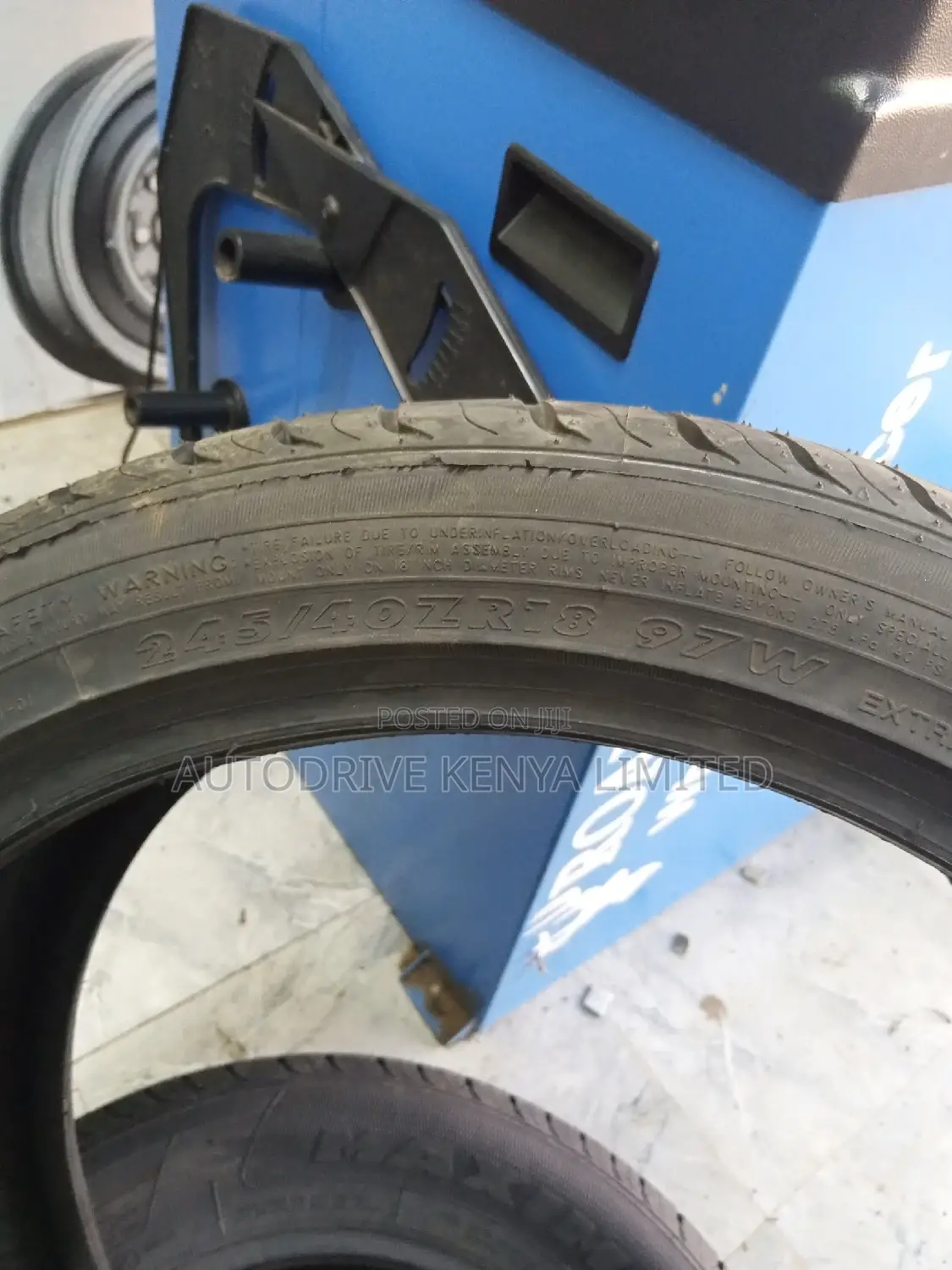 245/40r18 Maxtrek Tyre