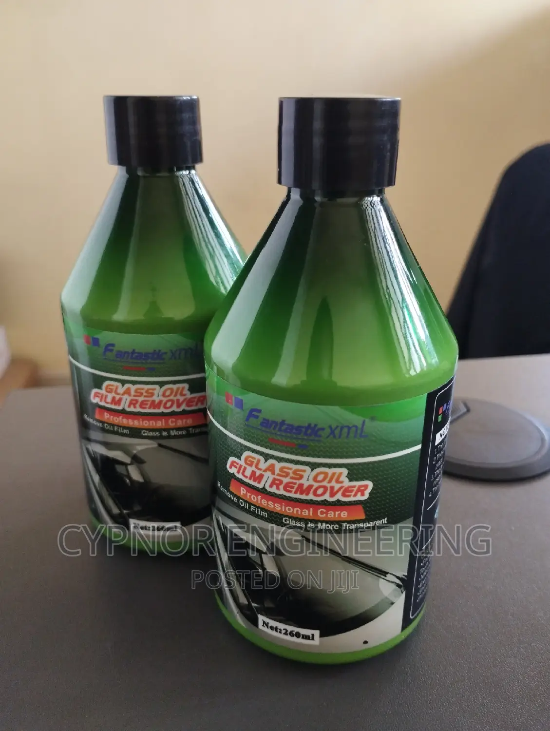 Windshield and Window Glass Degreaser