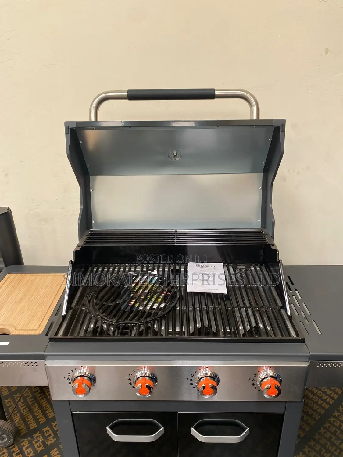 4 Burner BBQ Grill With Hot Plate