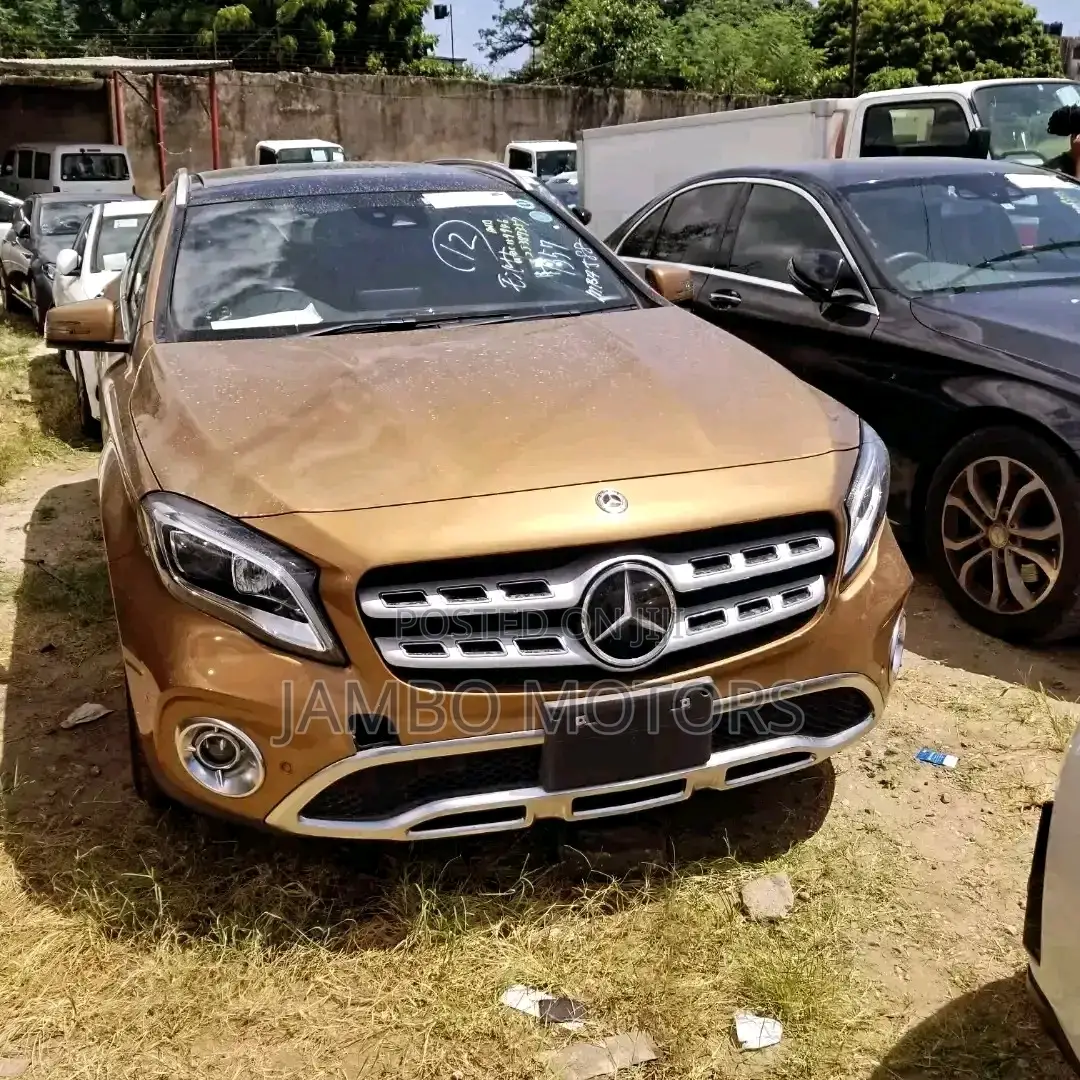 Mercedes-Benz GLA 250 2017 Gold