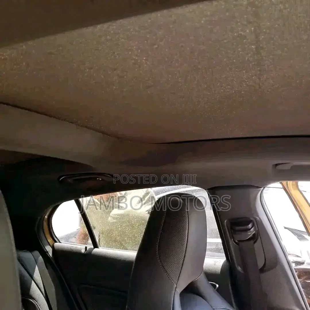 Mercedes-Benz GLA 250 2017 Gold