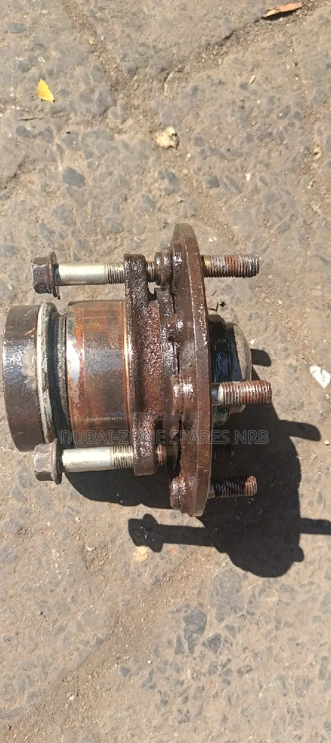 Mitsubishi L200 2007-2021 Front Wheel Hub.