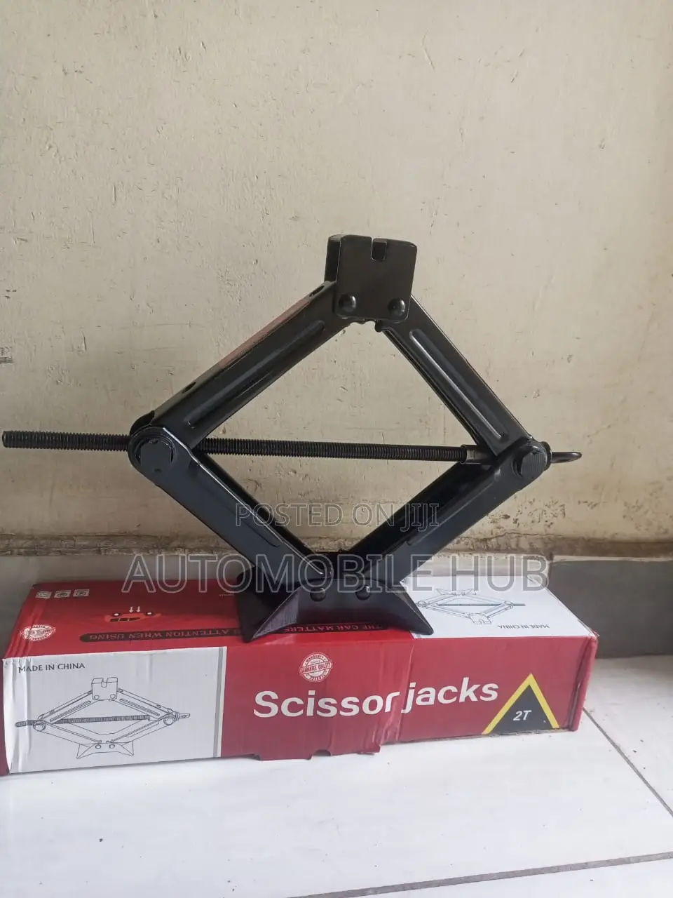 Black 2.0 Scissors Jack L Handle