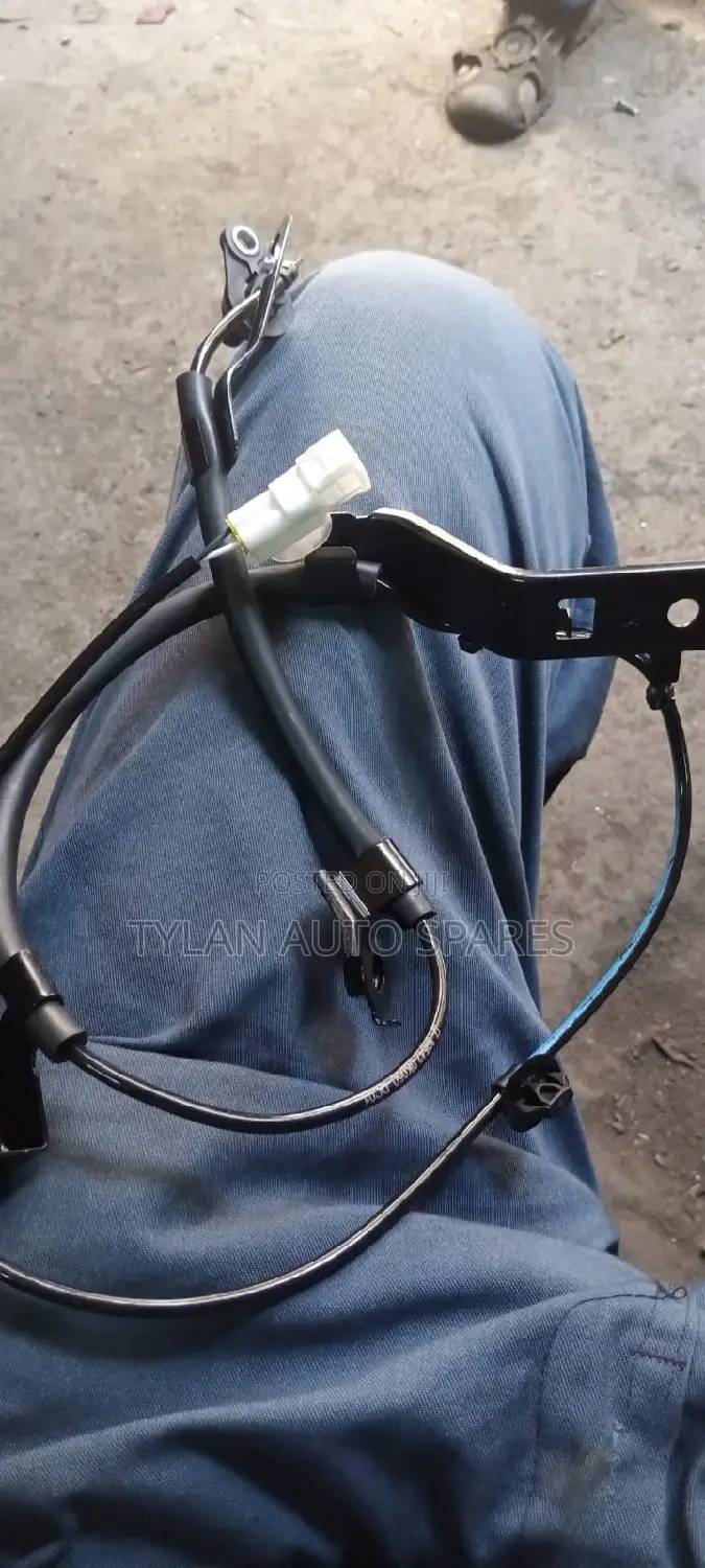 ABS Sensor Front Wheel Hillux Revo