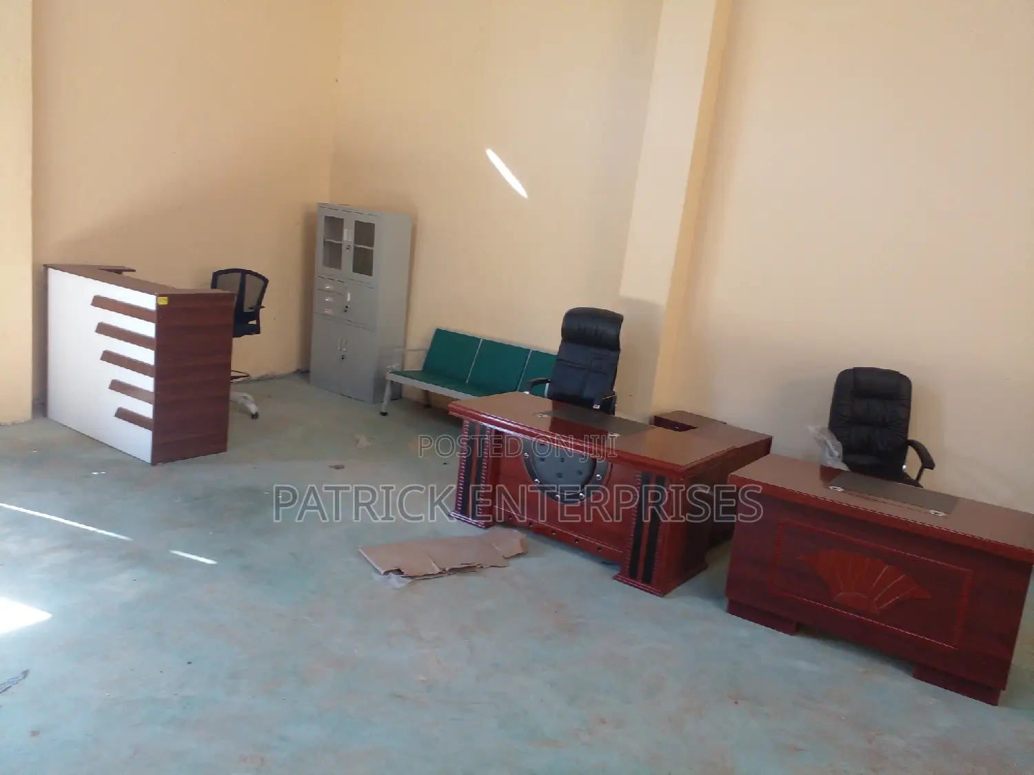 Executive Imported Morden Mahogany Office Desk 1.6 MTRS