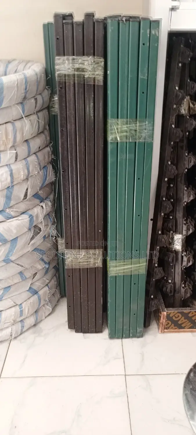 Electric Fence Strainer or Corner Poles 8 Strands