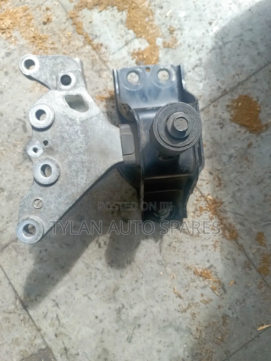 Engine Mounting Nissan Serena