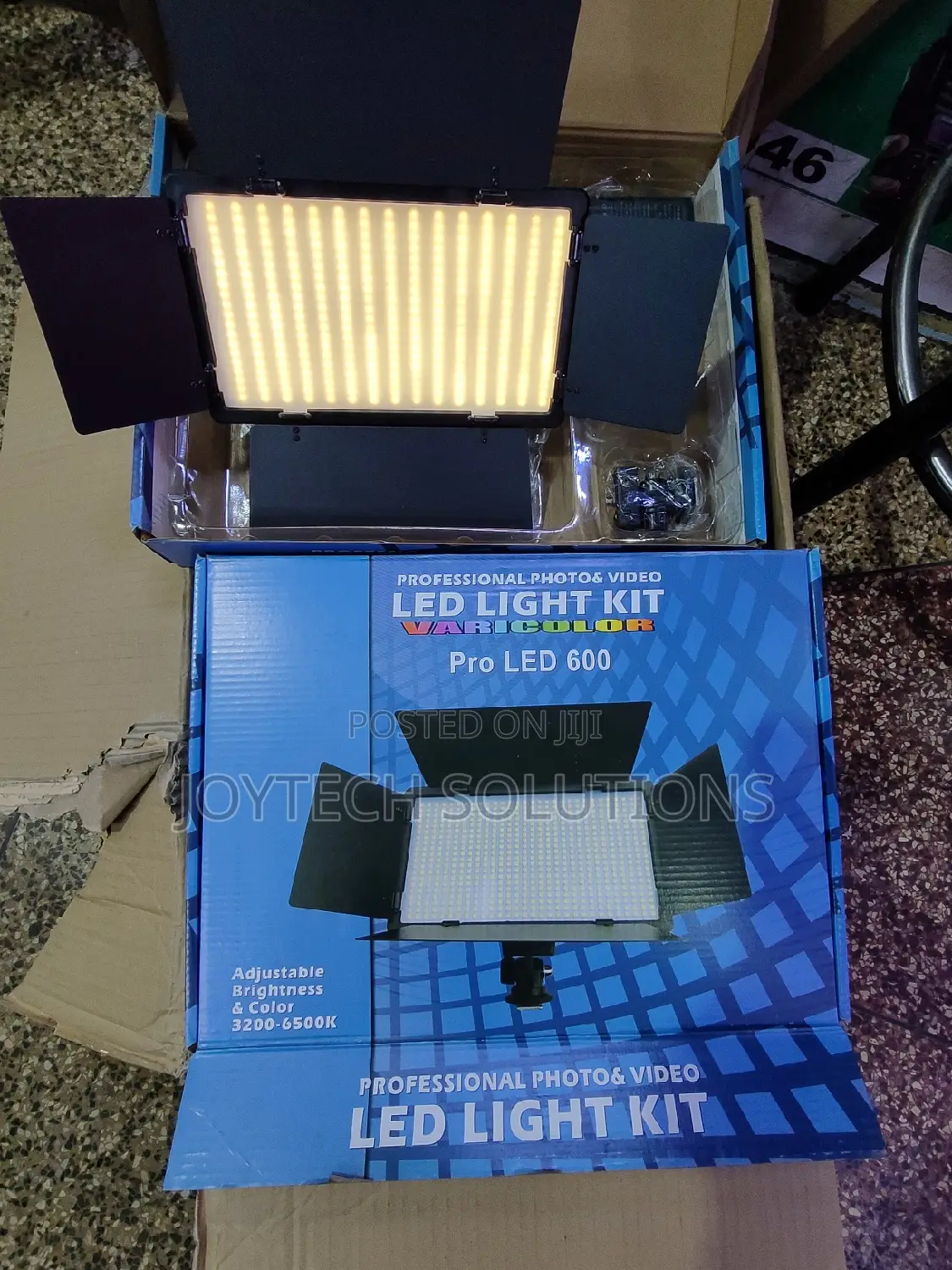 Professional LED UC 600+. Bicolour With Two Batteries