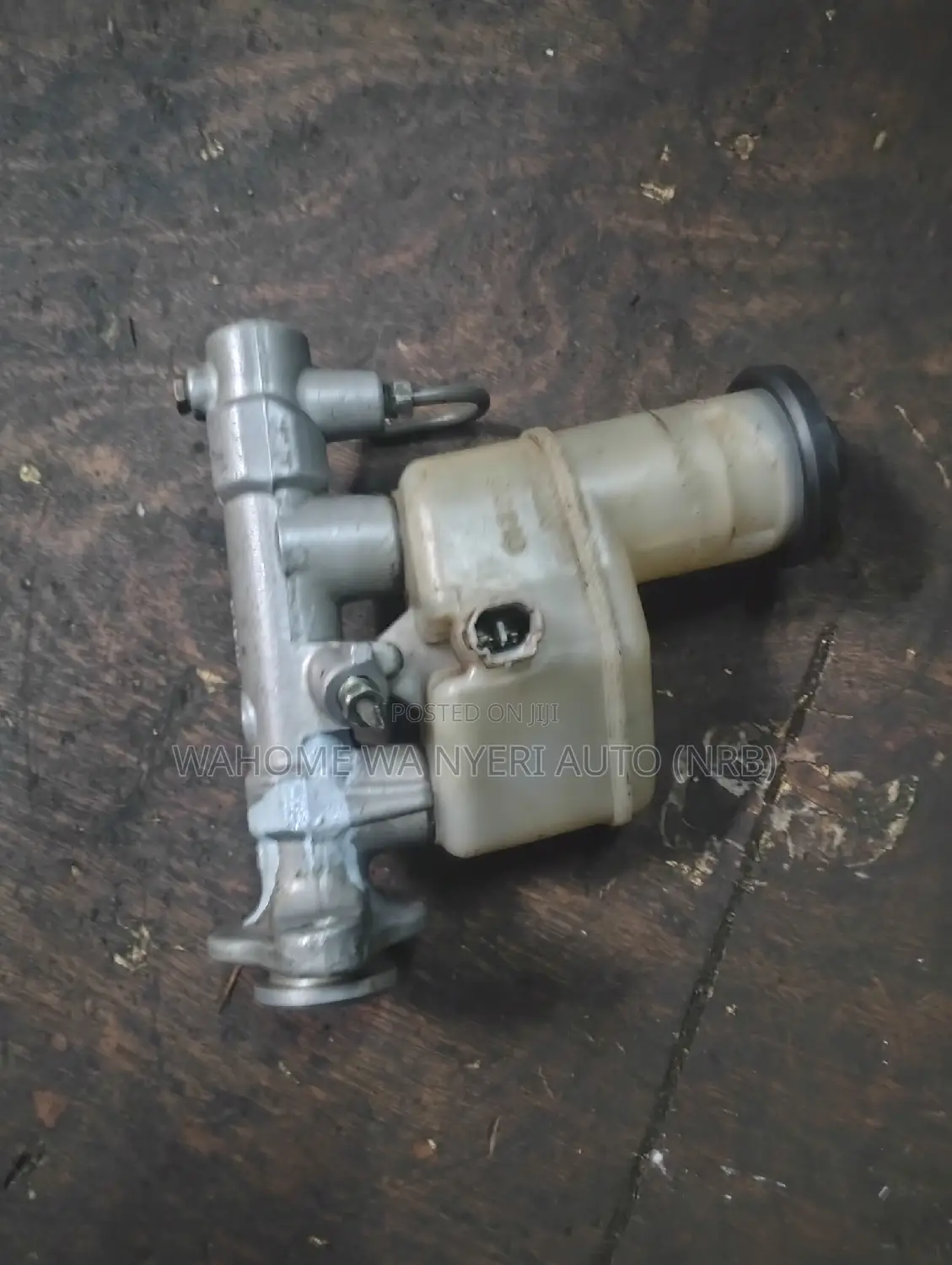 Master Cylinder for 100
