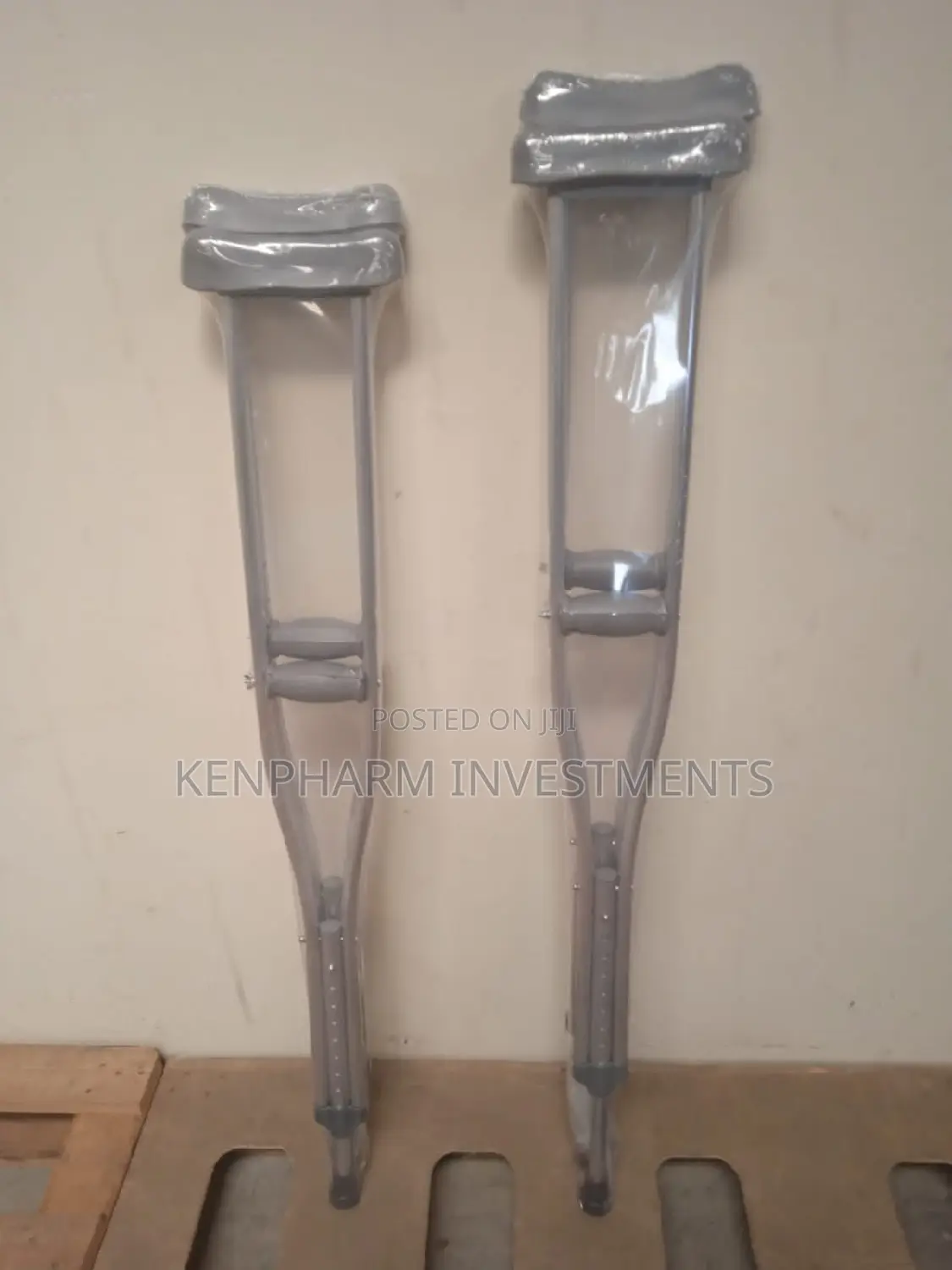 Crutches Auxiliary *.