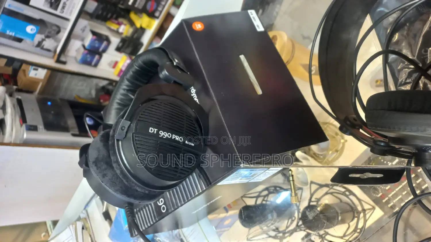 Beyer Dynamics DT 990 Pro Studio Microphone