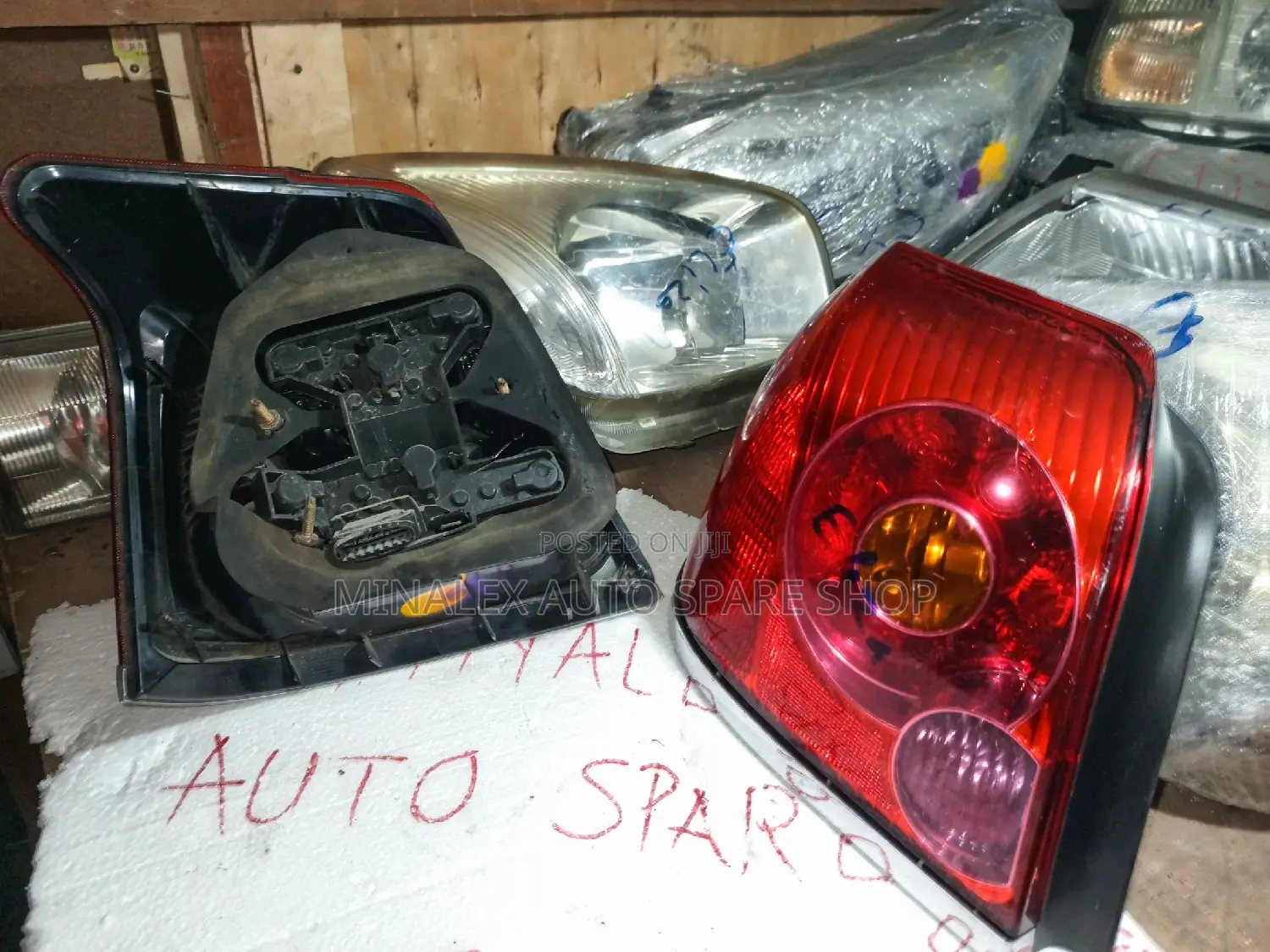 Toyota Avensis Saloon Ex-Japan Backlights