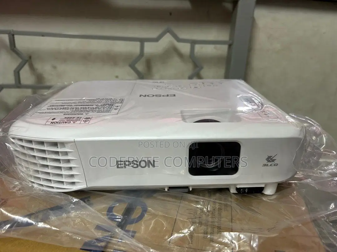 Epson Eb-E01 3300 Lumens !! Epson Eb-E01 3300 Lumens
