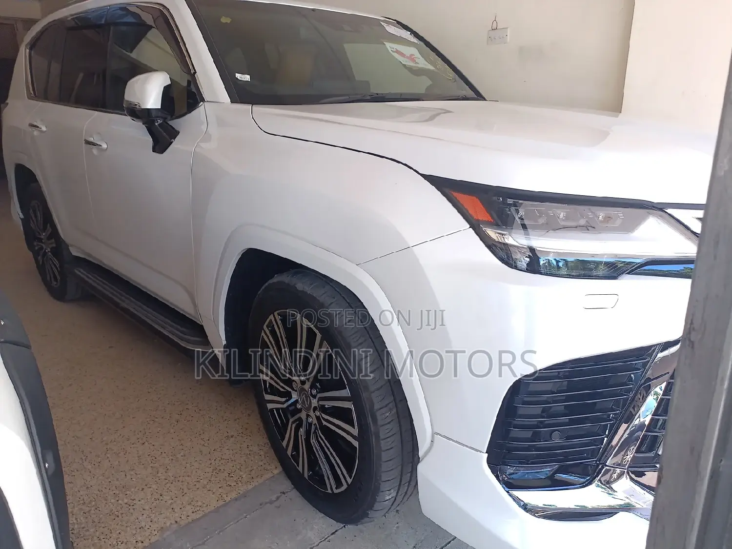 Lexus LX 2018 White