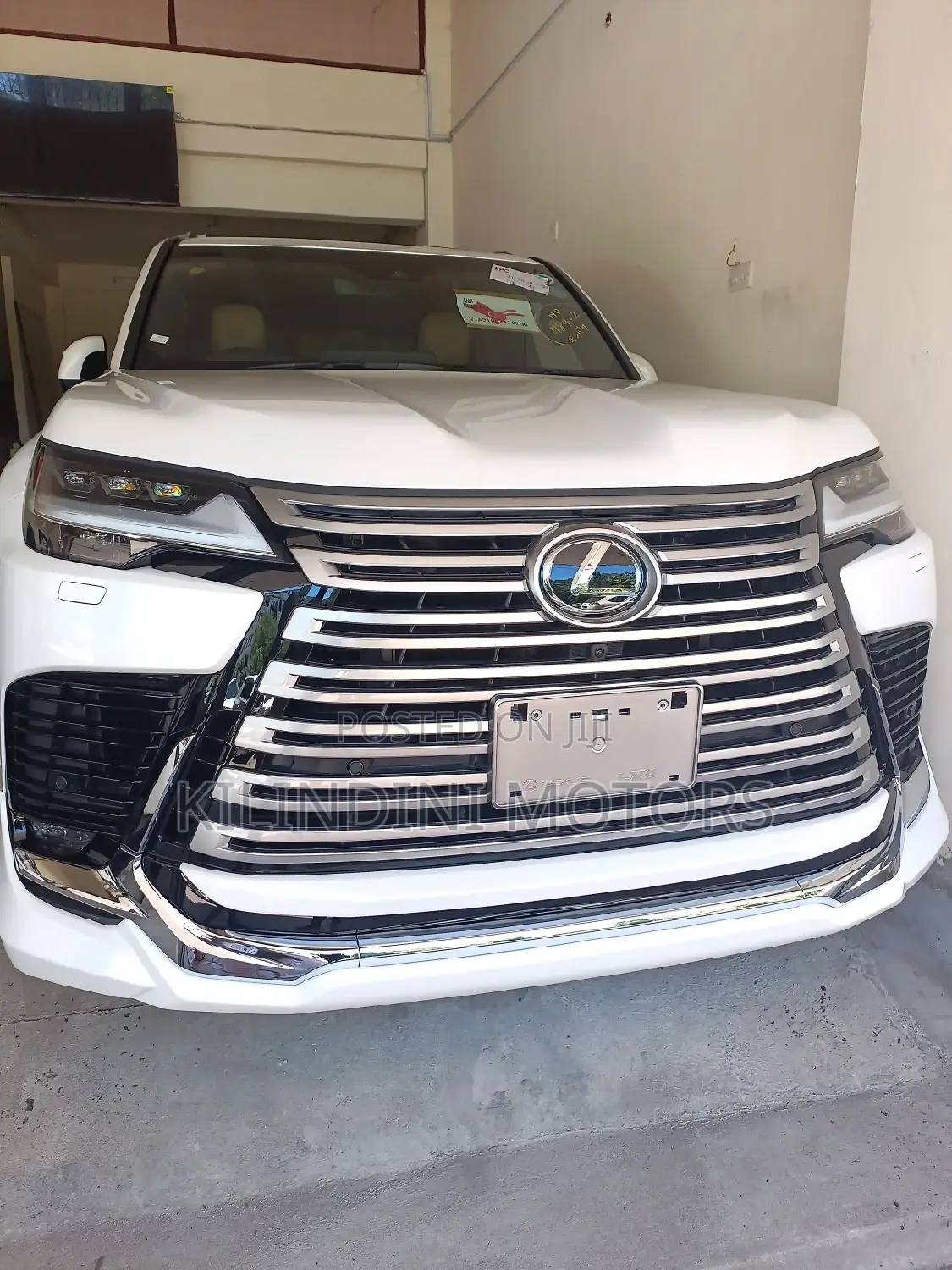 Lexus LX 2018 White