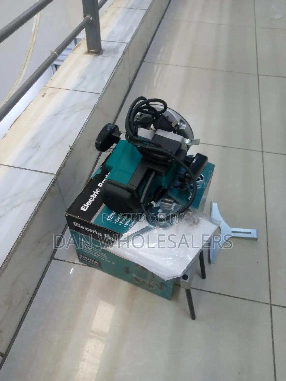 Makita Electric Wood Router