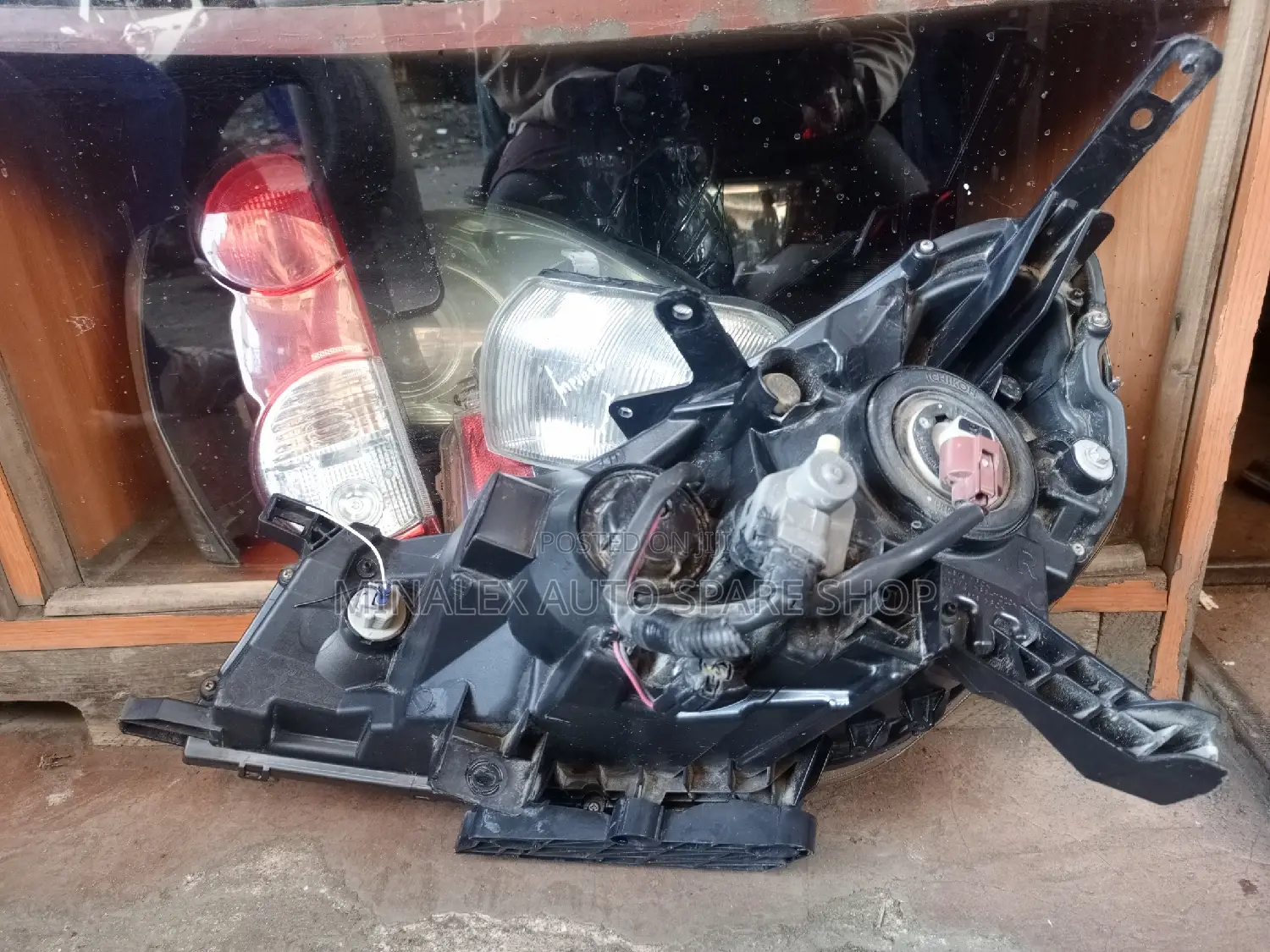 RHS Headlight Nissan Wingroad Y12 Nonzenon