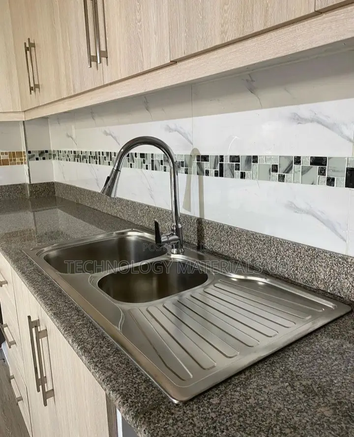 Single Handle Pull-Down Kitchen Faucet