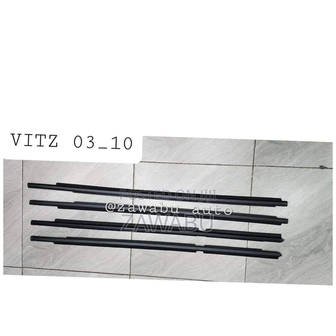 Weather Strips Vitz/Yaris 05_10