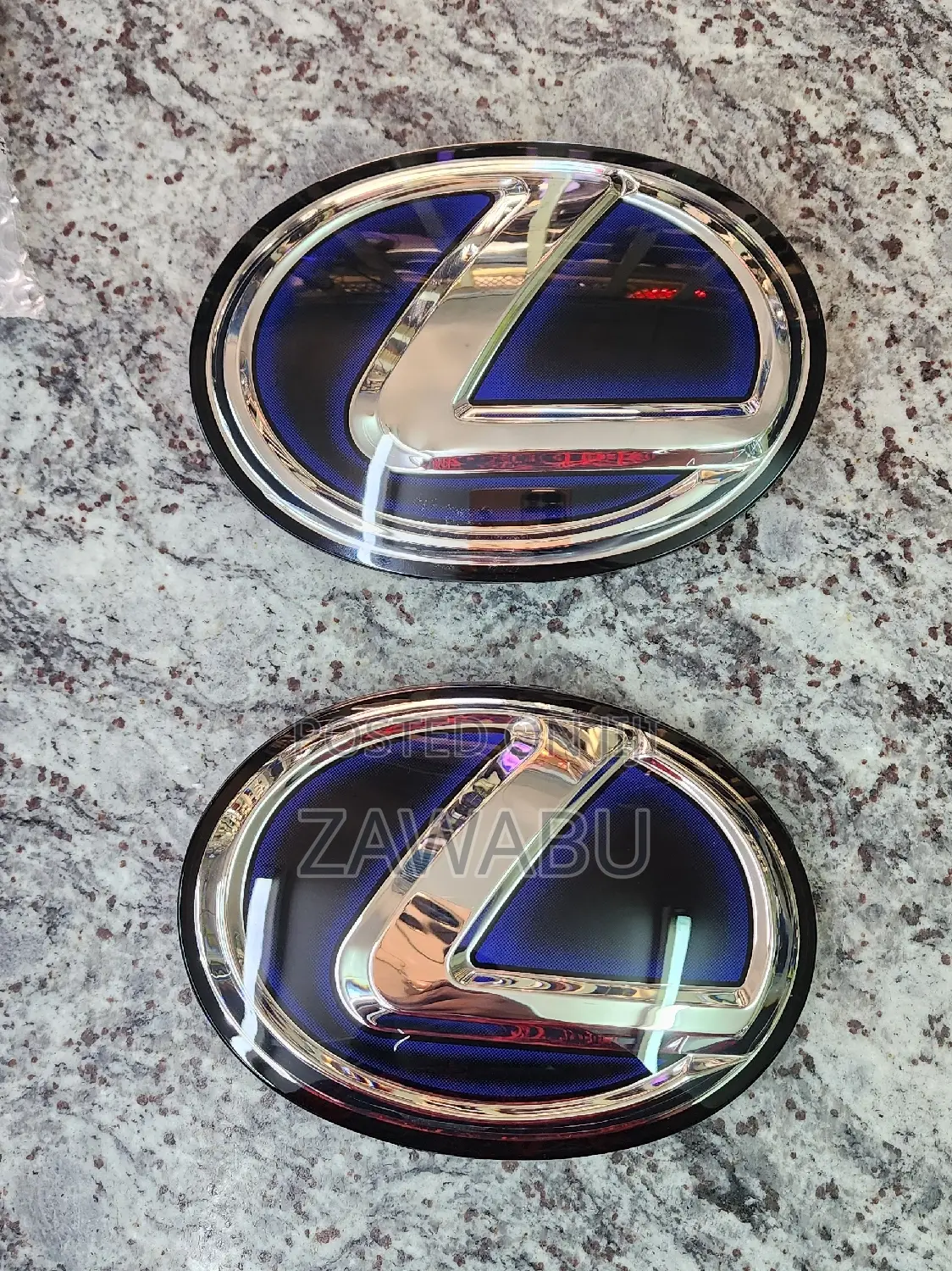 LX 570, LX 450 Front Grill Logo With Glass