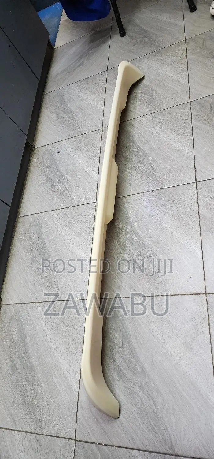 TOYOTA Hiace 7L Rear Boot Spoiler