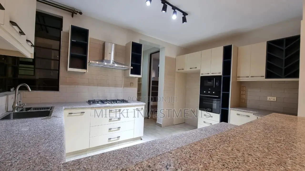 Furnished 5bdrm Maisonette in Membly, Membley Estate for sale