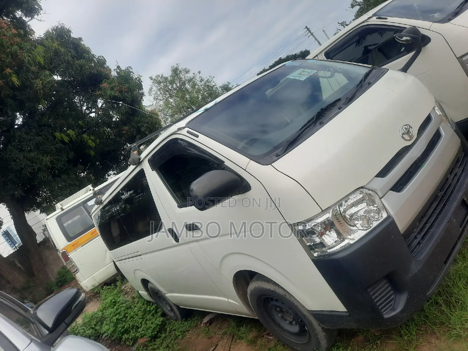 Toyota Regius 2017 White
