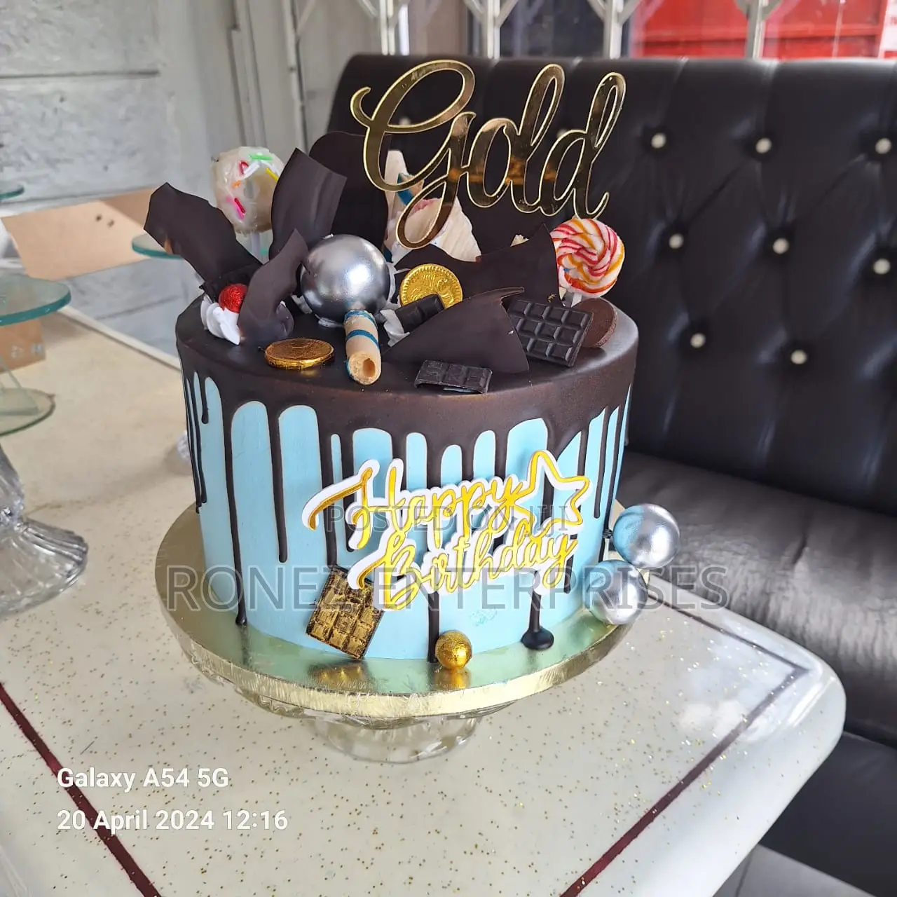 Birthday Cake, Chocolates Dripped Cake.1.5 Kg