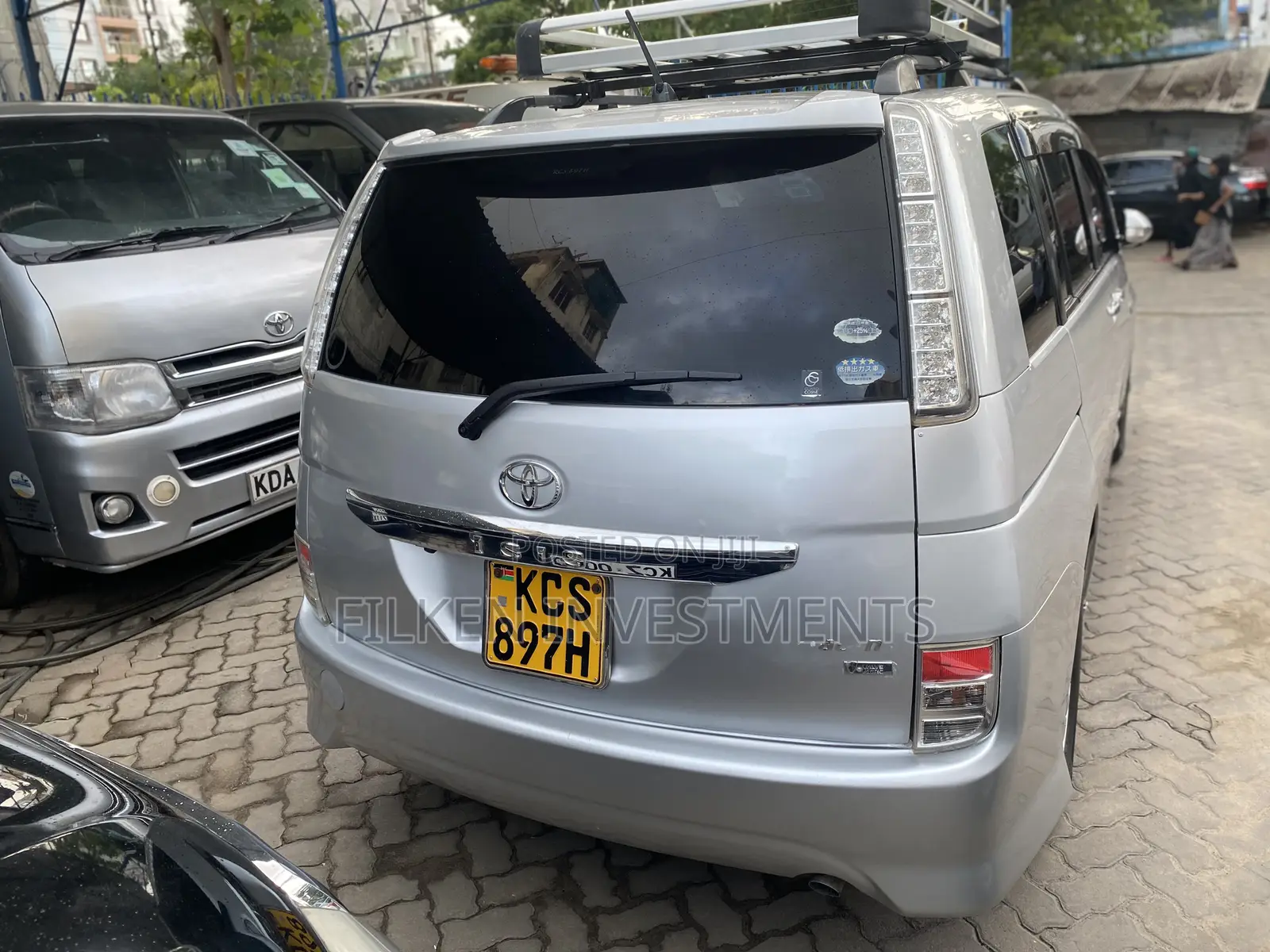 Toyota ISIS 2012 Silver
