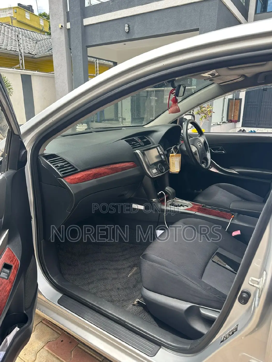 Toyota Premio 2012 Silver