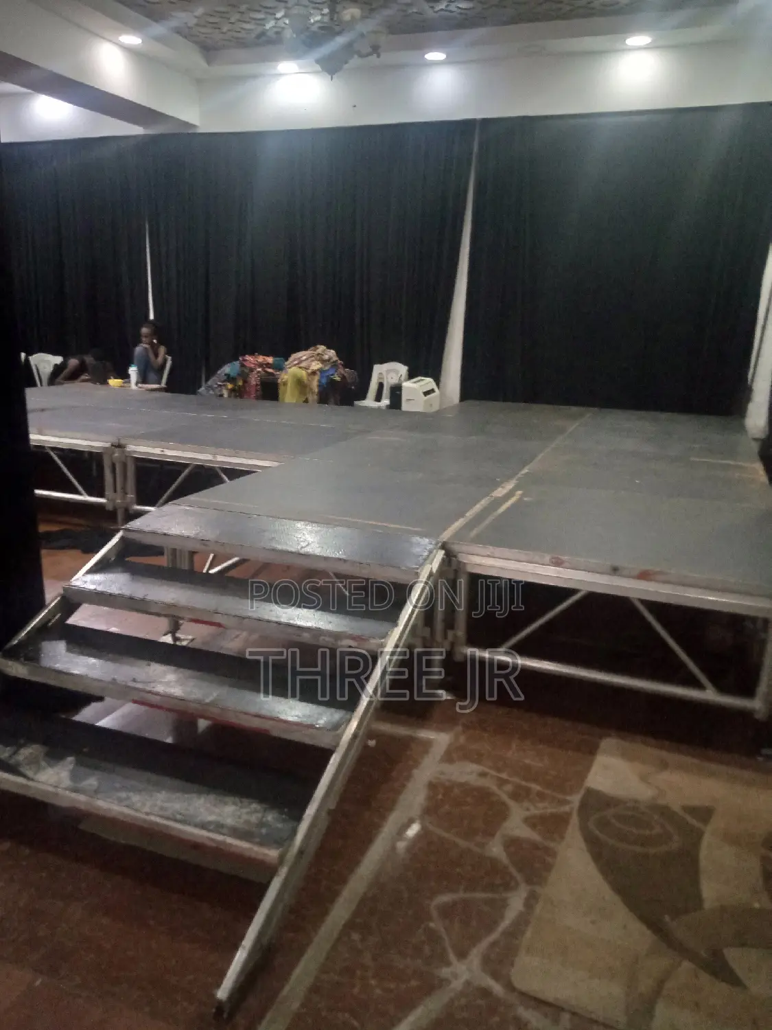 Need to Set Up an Indoor Stage Set Up in Events. We Hire