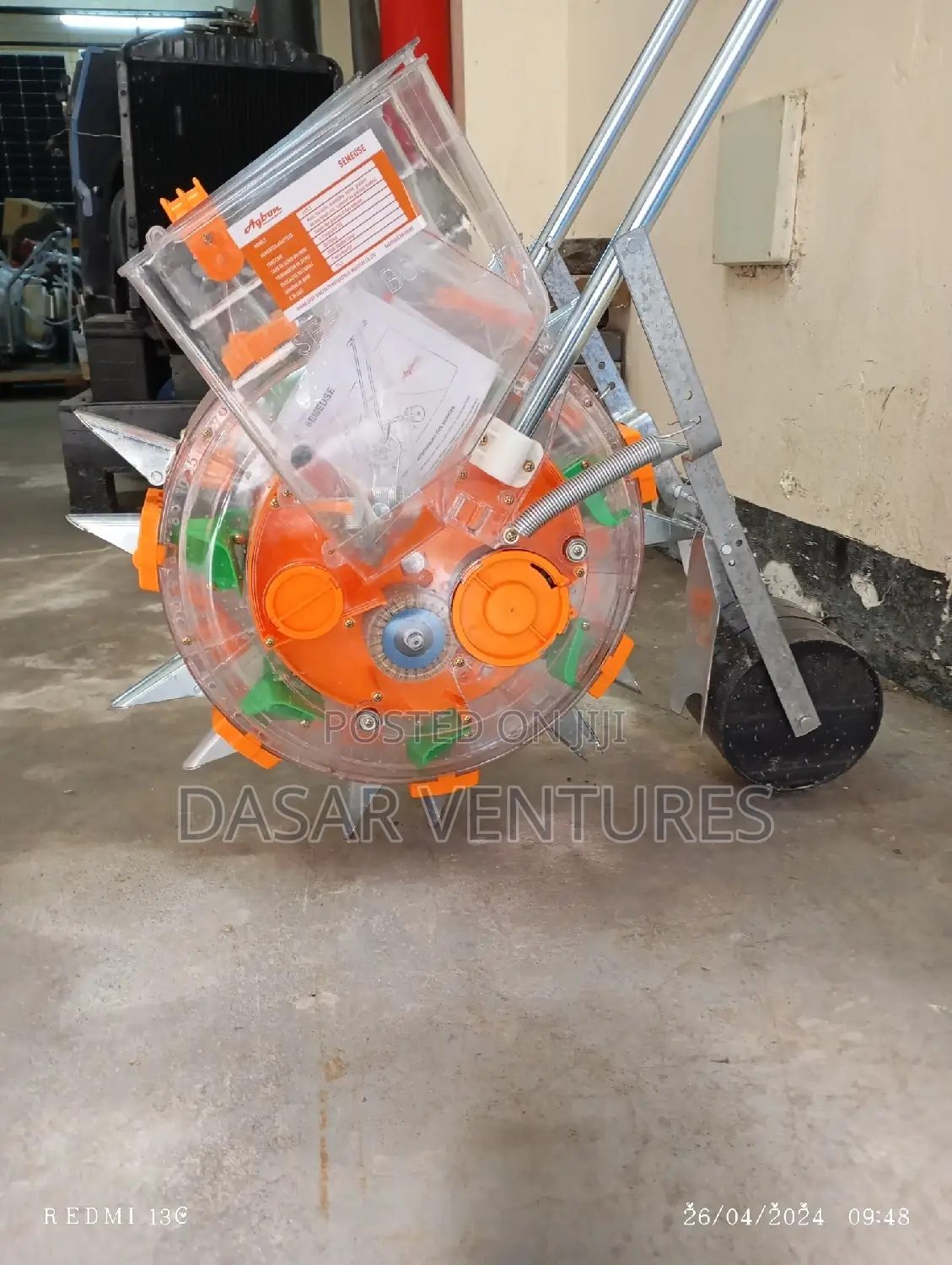 Manual Seed Planter With Fertiliser Machine