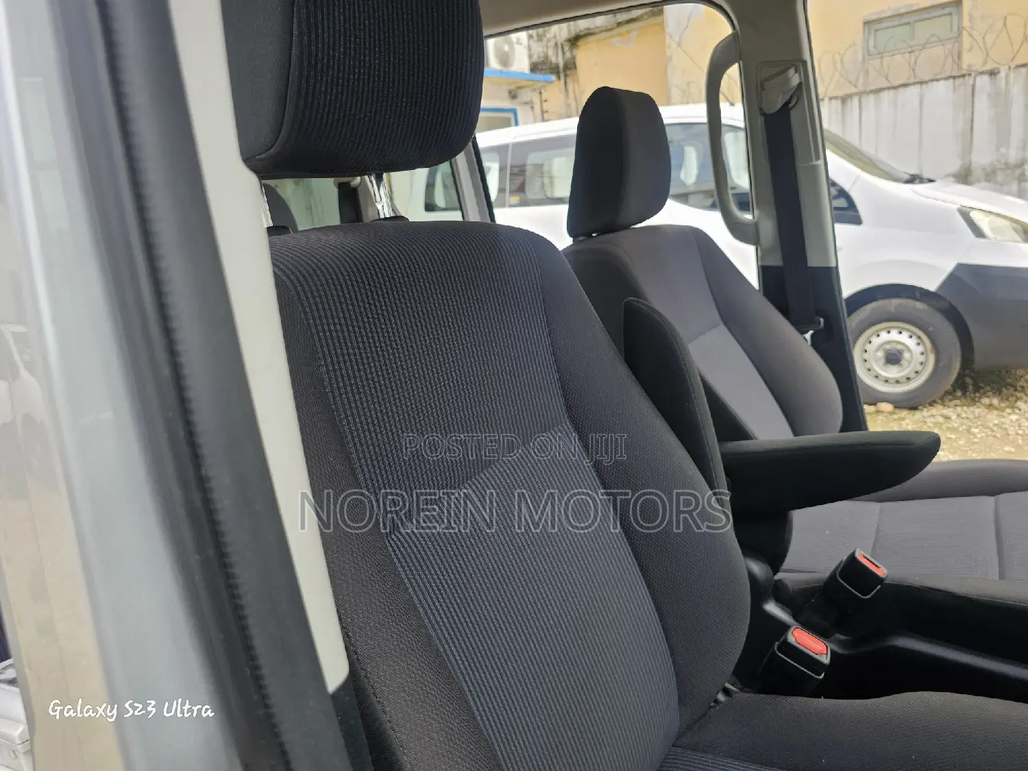 Toyota Voxy 2016 Silver