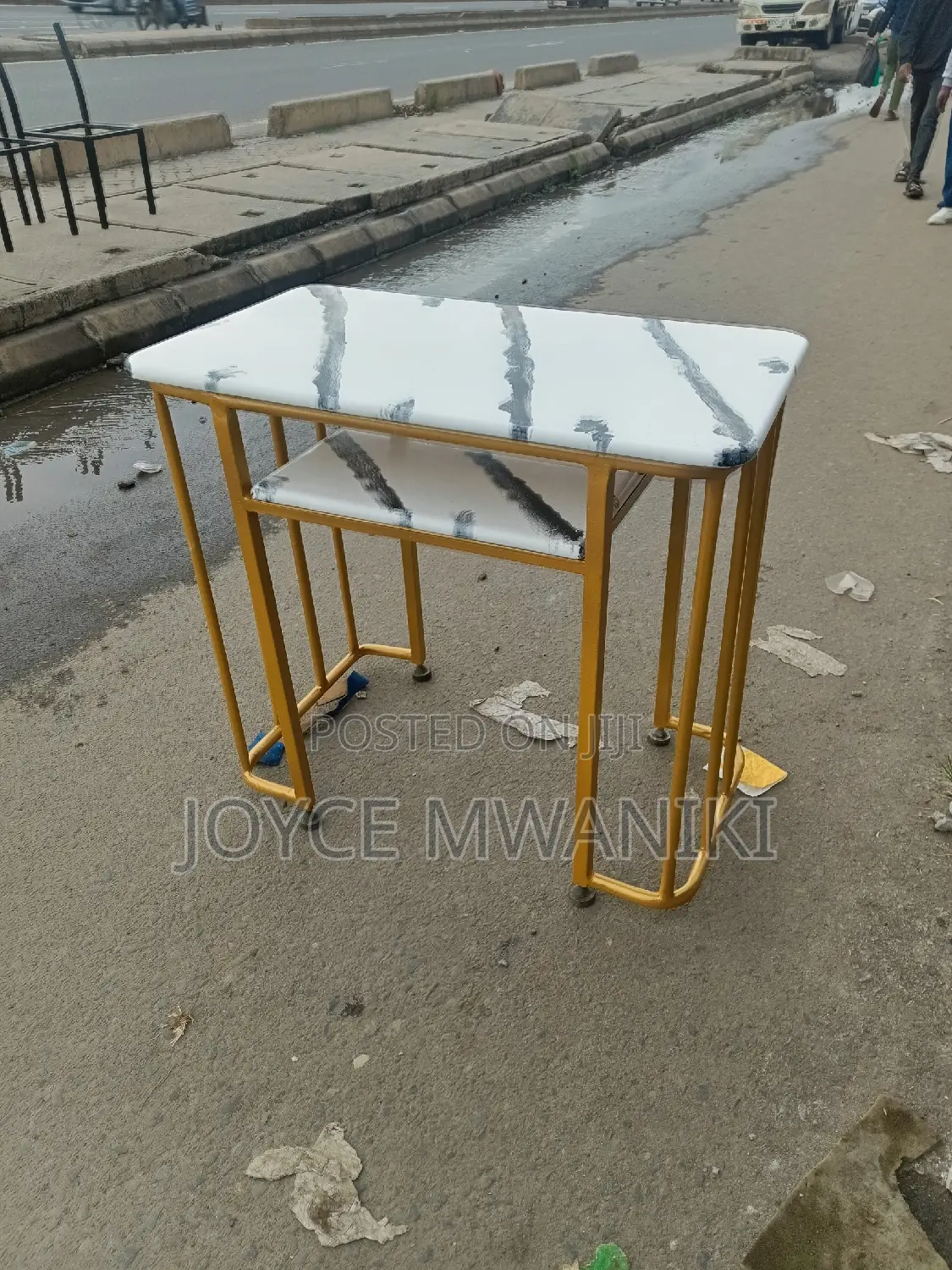 Manicure Marble Table, White and Gold 