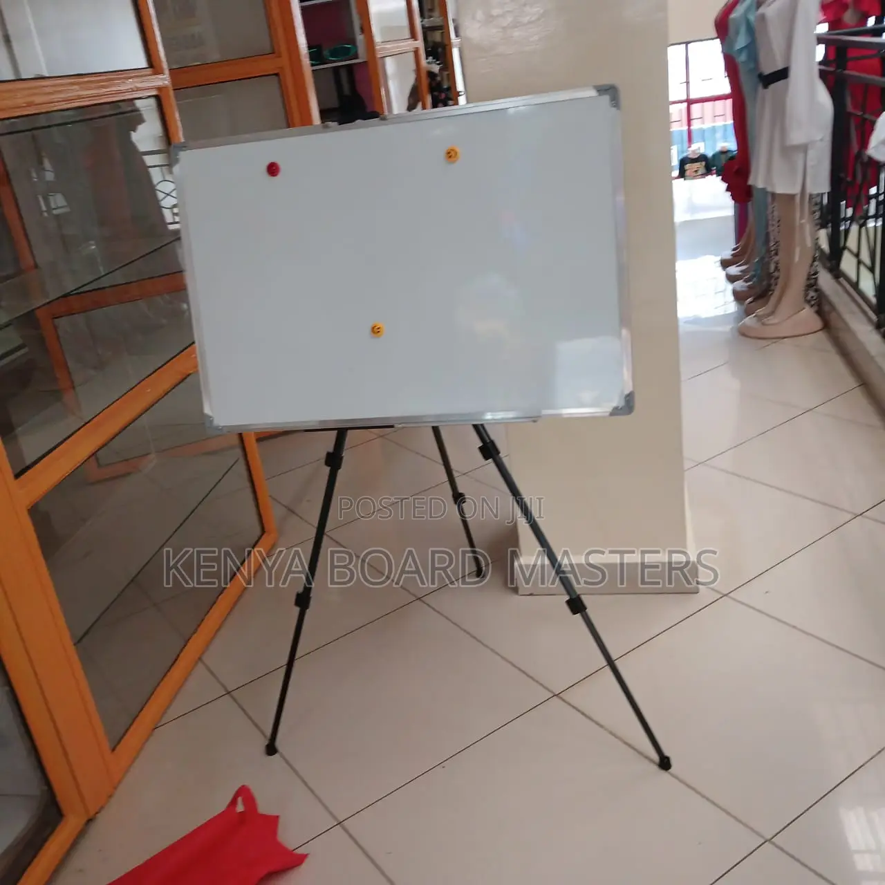 Whiteboards°Whiteboards•Whiteboards on Tripod Stand