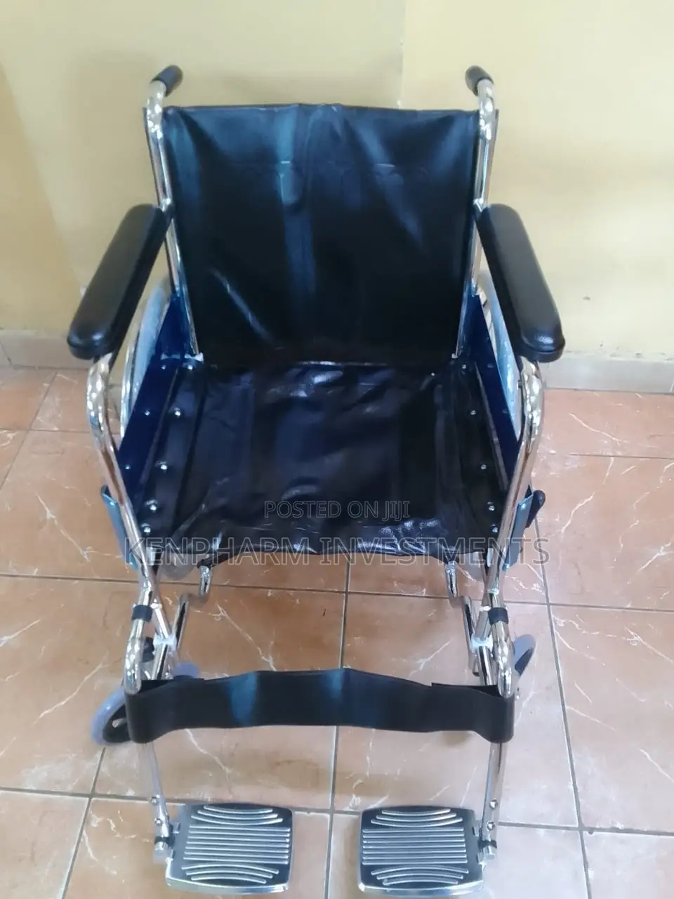 Standard Wheelchair With Leg Rest