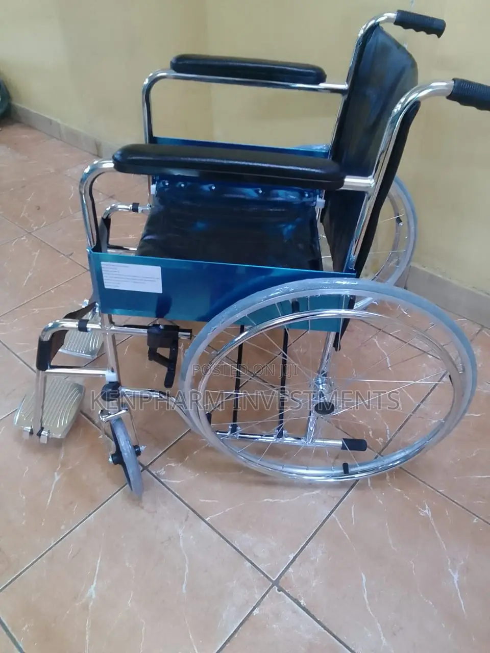 Standard Wheelchair With Leg Rest
