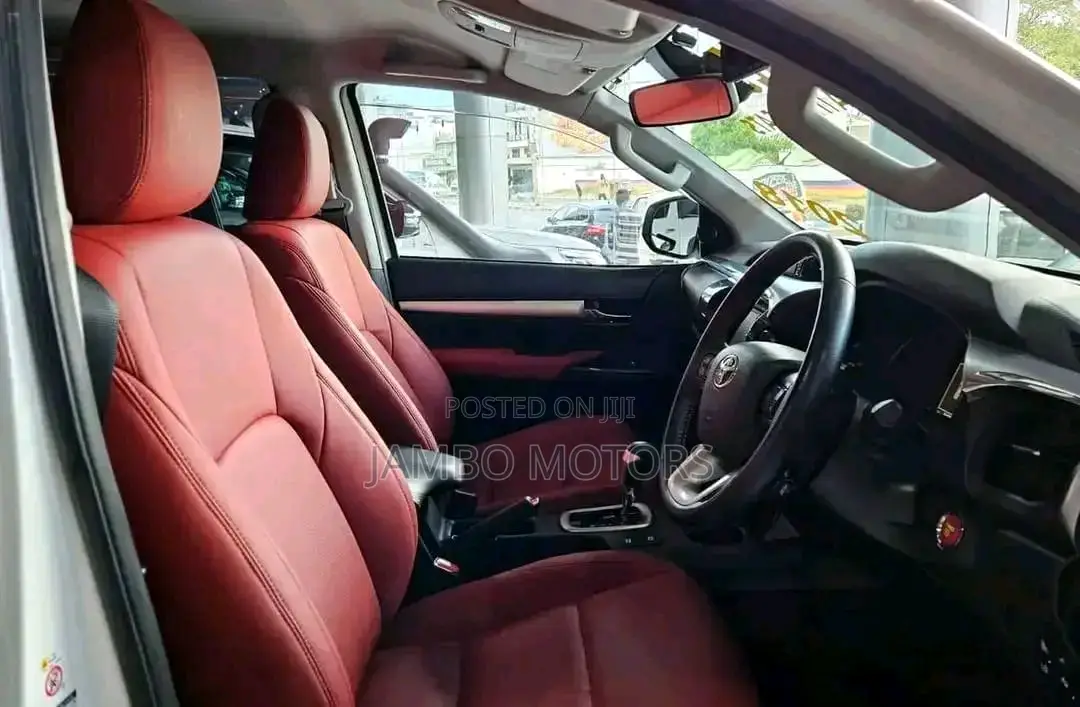 Toyota Hilux 2018 White