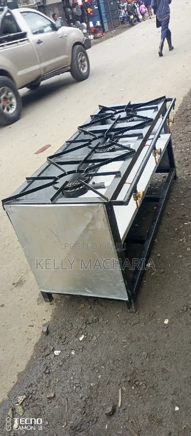 Closed Three Burner Gas Grill Jikos