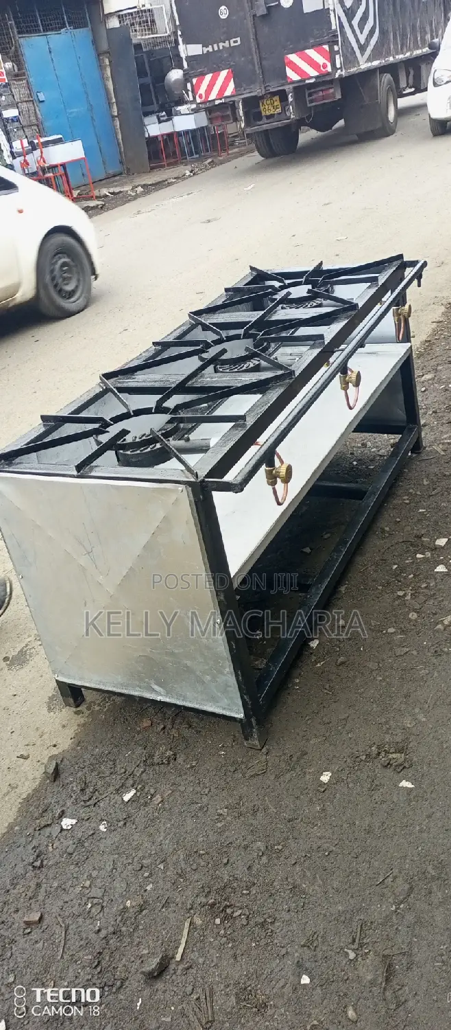 Closed Three Burner Gas Grill Jikos