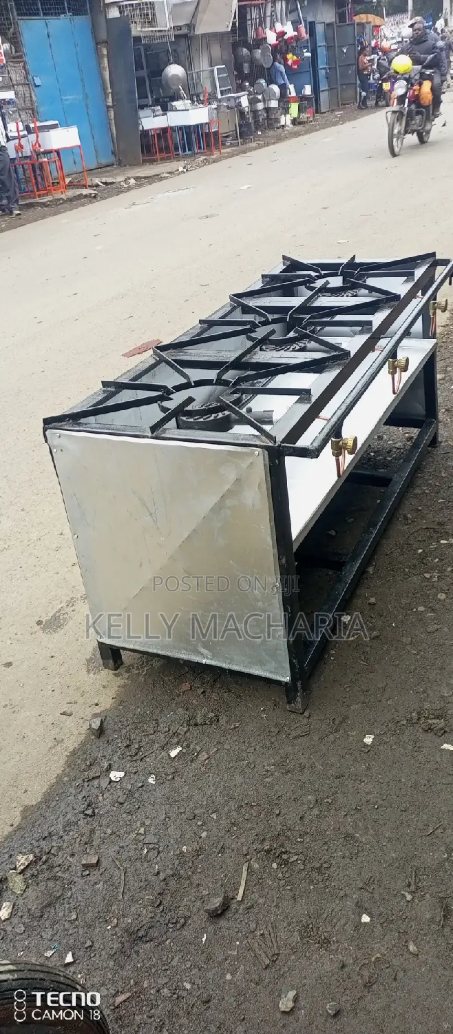 Closed Three Burner Gas Grill Jikos