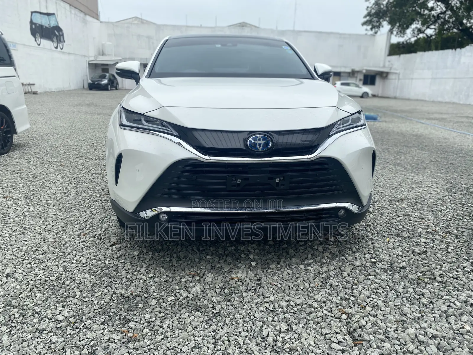 Toyota Harrier 2.5 Hybrid 2020 White