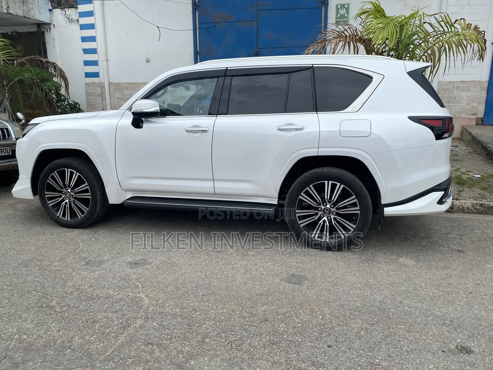 Lexus LX 2023 White