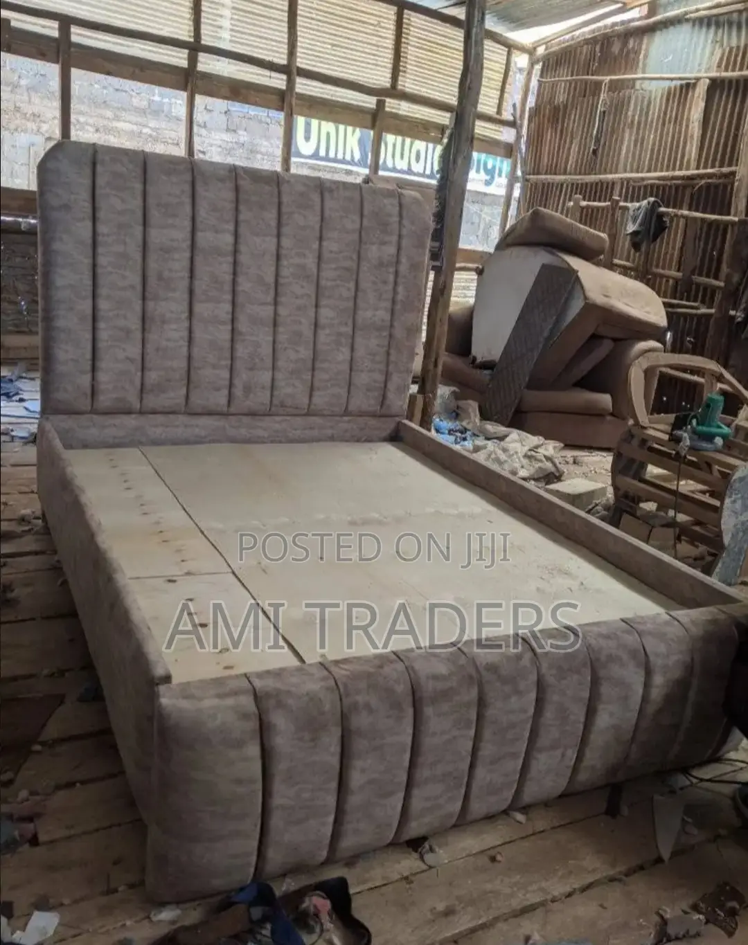 Chester Queen Size Bed