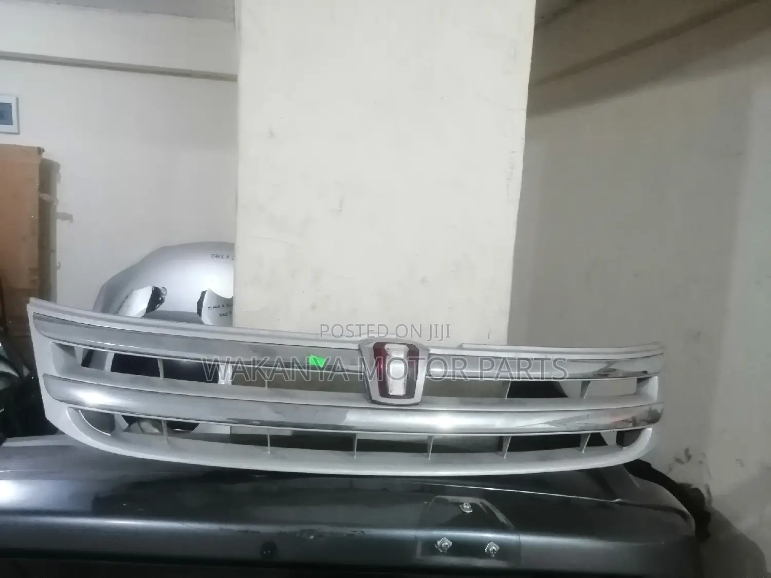 Toyota Isis 2010/2012 Grille, Clean EX Japan