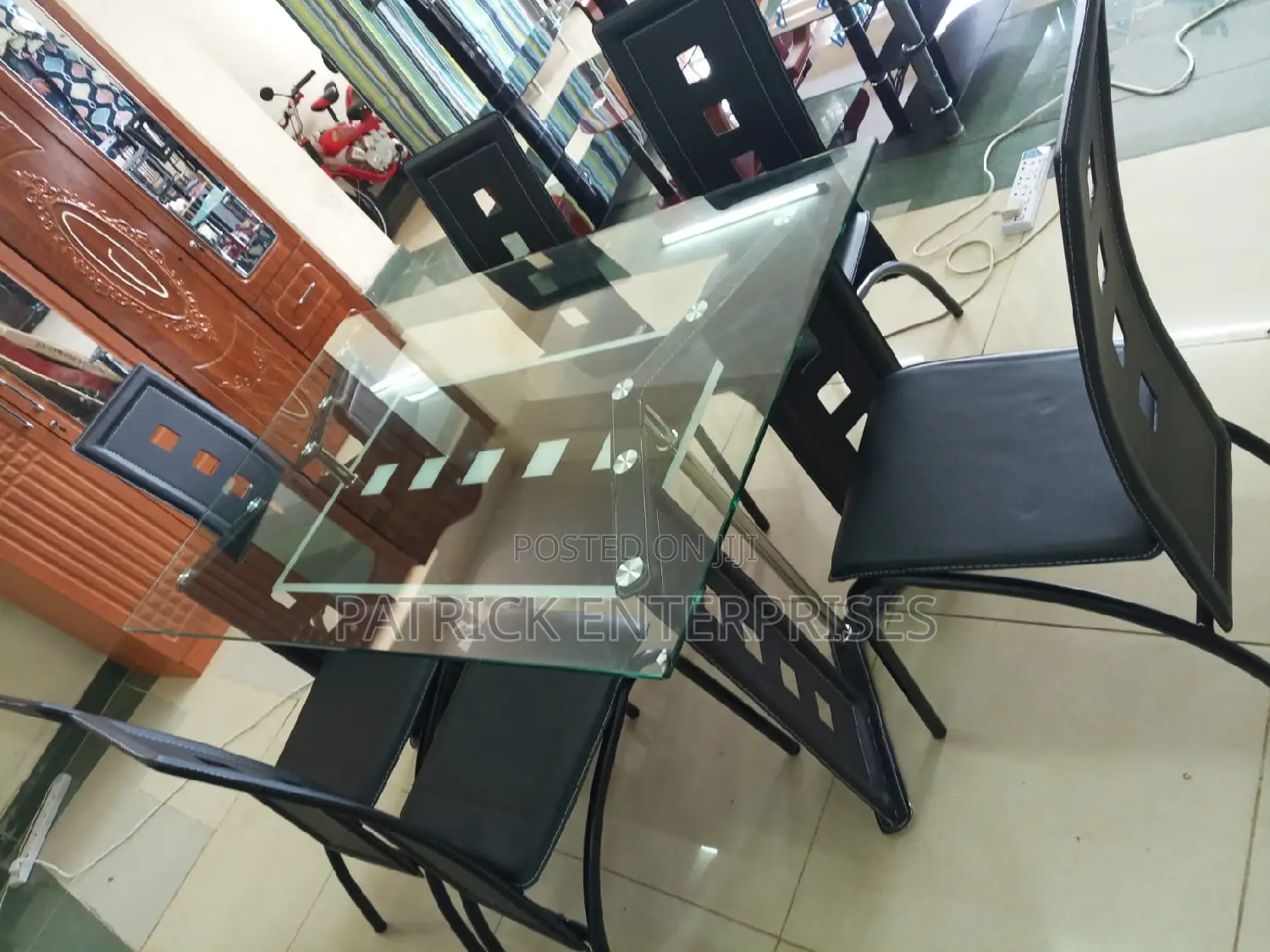 Imported Morden Dinning Table 6 Seater Glass