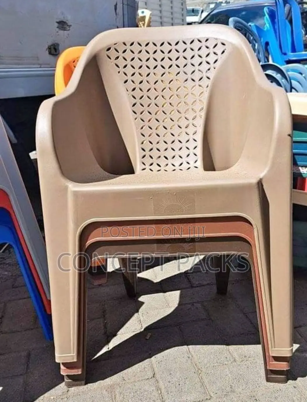 Elegant Easy Plastic Chairs